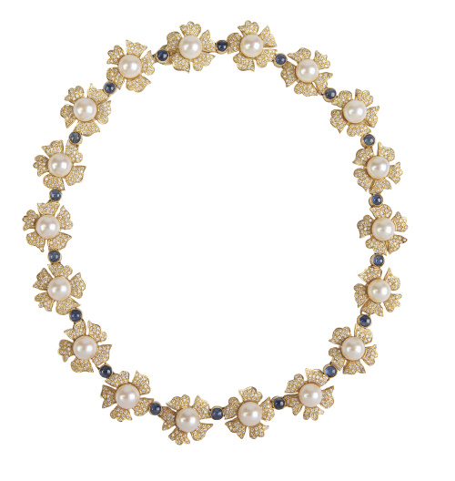Collar con dieciocho centros de flores de perlas rodeadas p