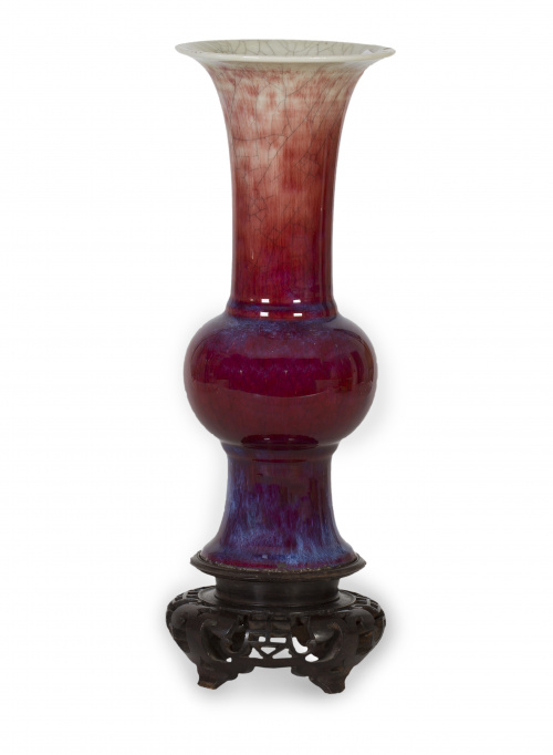 Jarrón “Gu” en porcelana “flambé glazed” rojo.China, S. XIX