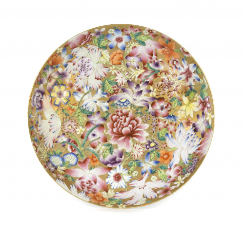 Plato en porcelana de la “Familia Rosa”China, S. XX