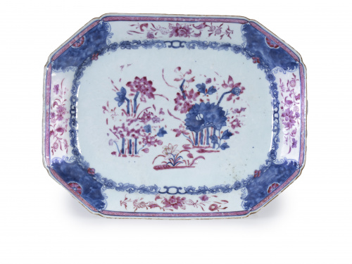 Fuente rectangular de perfil achaflanado en porcelana “Comp