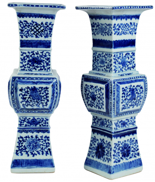 Pareja de floreros en porcelana azul y blanco. China, S. X