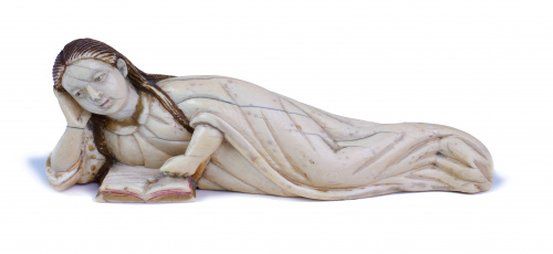 Magdalena en marfil tallado y parcialmente dorado y policro