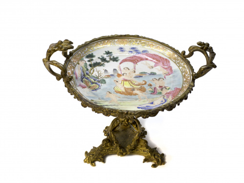 Plato en porcelana Compañía de Indias, “Familia rosa” monta