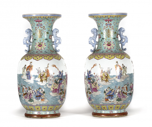 Pareja de jarrones época República en porcelana familia ros