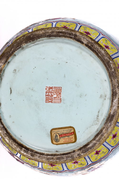 Pareja de jarrones época República en porcelana familia ros