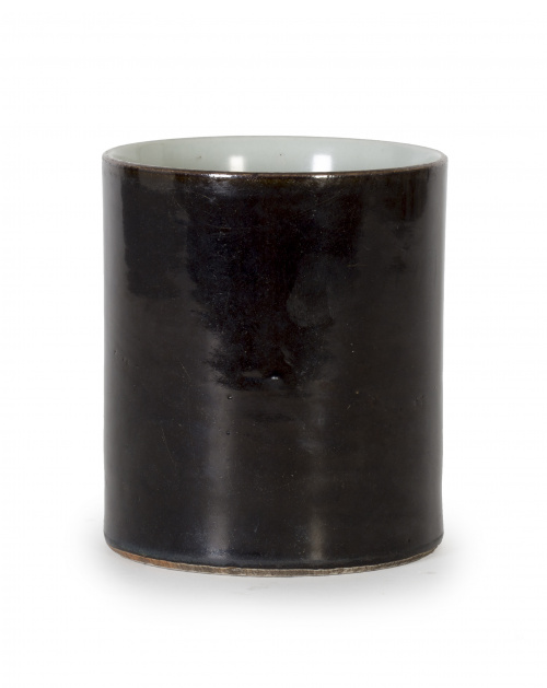 Porta pinceles en monócromo black mirror en porcelana. Chi