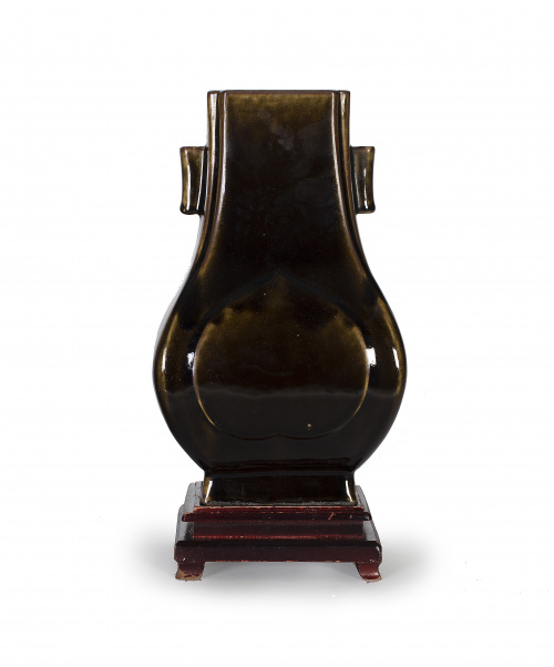 Jarrón en porcelana monocroma.China, dinastía Qing, ff. S.