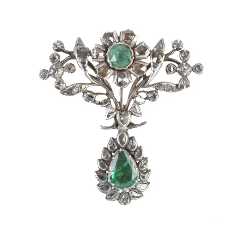 Broche de diamantes y esmeraldas con diseño floral S. XVIII
