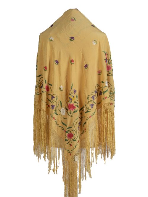 Mantoncillo de Manila en seda amarilla bordada con hilos de