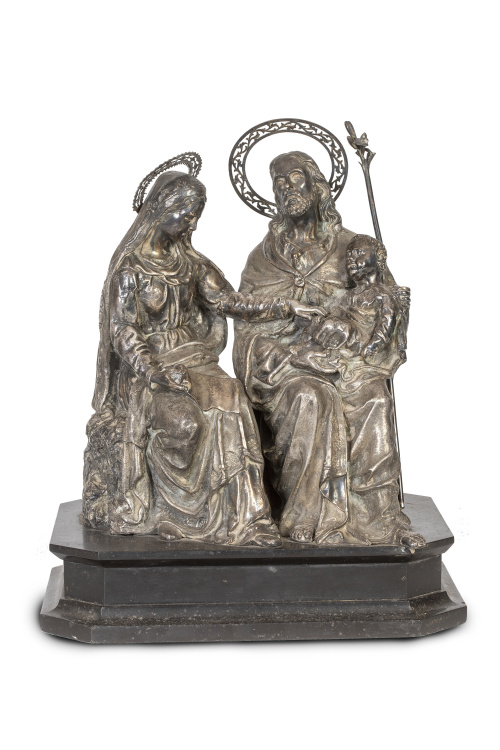 Sagrada Familia.Grupo escultórico de plata repujada, sobr