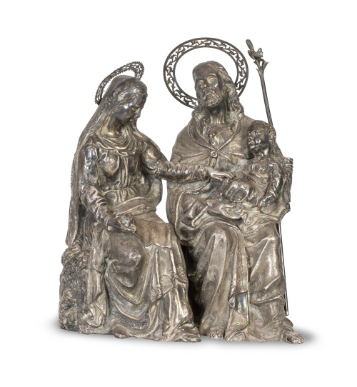 Sagrada Familia.Grupo escultórico de plata repujada, sobr