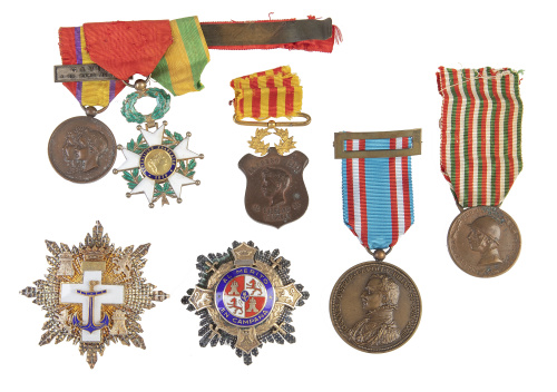Conjunto de condecoraciones de diferentes campañas en bronc