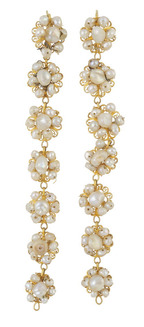 Pendientes largos S. XVIII-XIX con siete centros de roseton