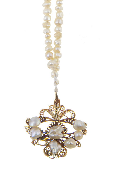 Conjunto de dos collares de niño de perlas de aljófar S. XV