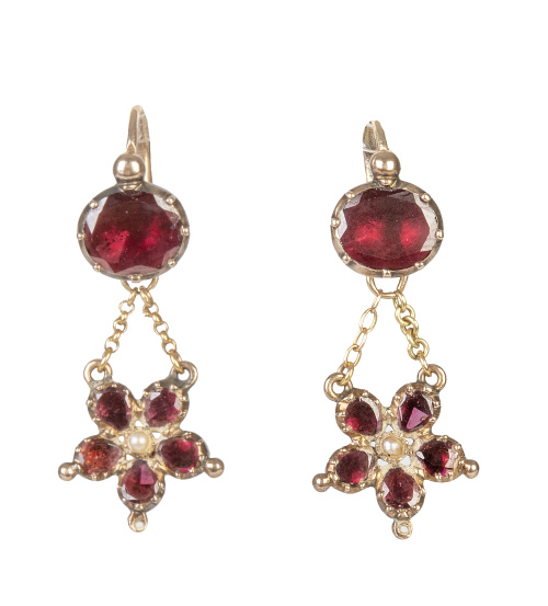 Pedientes largos de granates S. XIX con óvalo superior del 