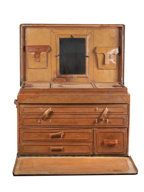 Baúl de viaje forrado en piel, marcado "Flandin, Rue Michel