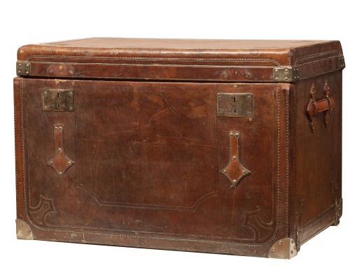 Baúl de viaje forrado en piel, marcado "Flandin, Rue Michel