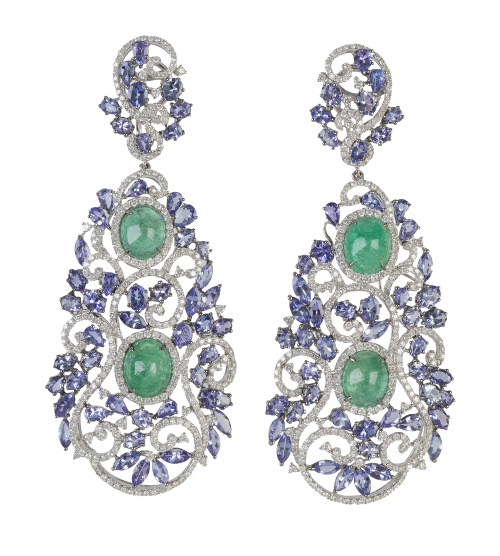 Pendientes largos de brillantes, tanzanitas y dos centros d