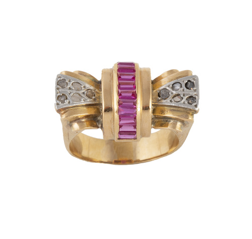 Sortija chevalier años 40 con diseño lazo con diamantes y r