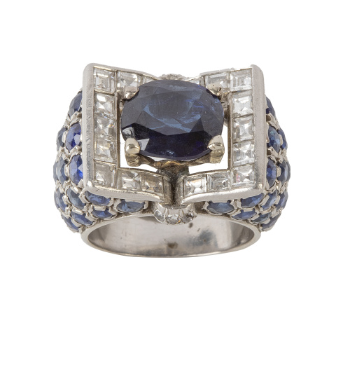 Sortija chevalière años 50 con zafiro central de talla oval