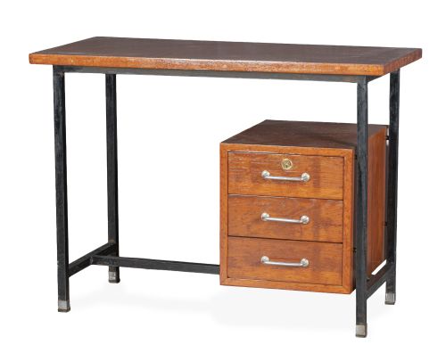 Mesa de oficina de madera de roble y patas de metal pintada