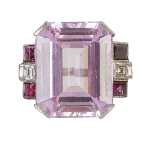 Sortija Art-Decó con rosa de Francia talla esmeralda de 29 