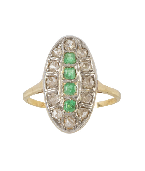 Sortija lanzadera con cuatro esmeraldas centrales rodeadas 