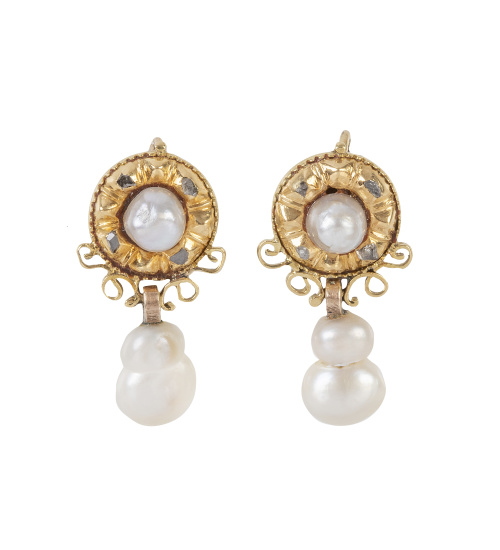 Pendientes largos de perlas finas y diamantes S. XVIII, con