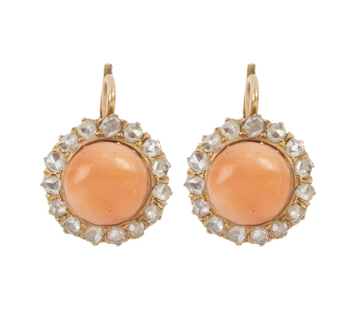 Pendientes S. XIX con botones de coral orlados de diamantes