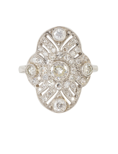 Sortija lanzadera de perfil lobulado con brillante central 