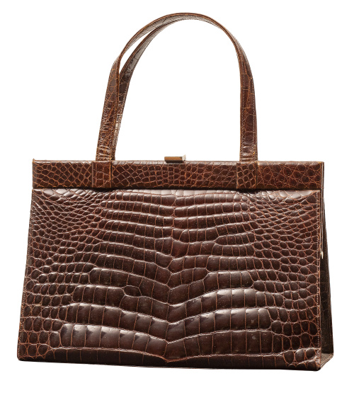 Gran bolso en piel de cocodrilo marrón oscuro, con dos asas