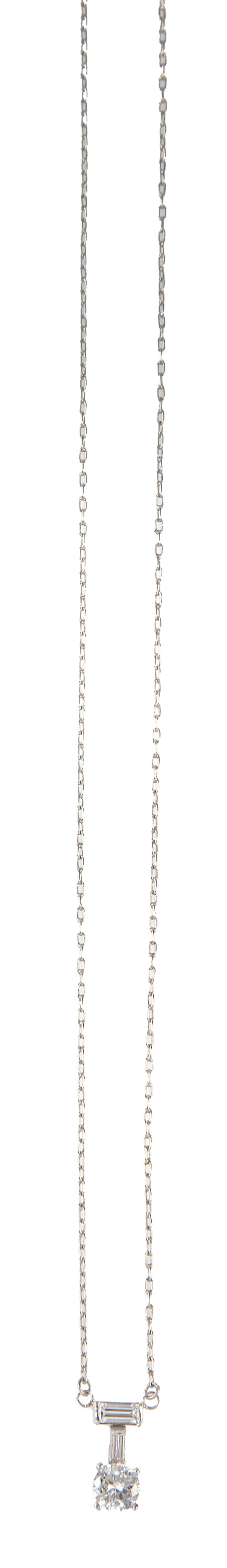 Pendentif con centro de brillante engastado en garras y dos