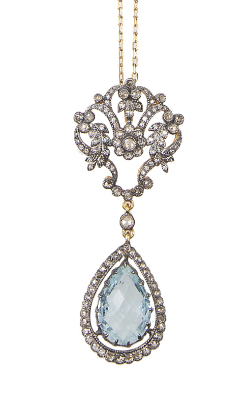 Pendentif estilo Belle-Époque de motivo floral con flores d