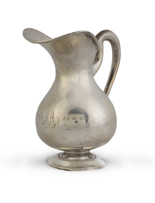 Jarrita de plata con iniciales "AA". Con marcas.Dionisio 