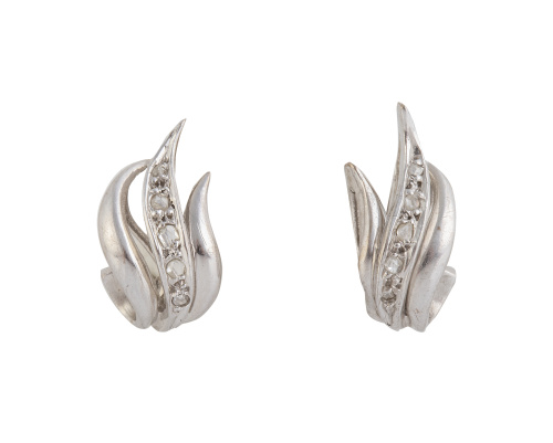 Pendientes con diseño de tres hojitas la central de diamant