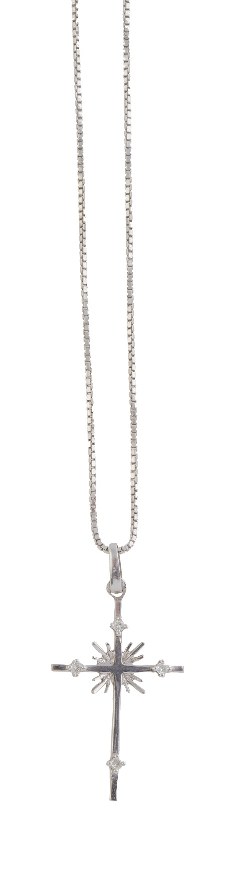 Collar con cruz colgante adornada con brillantes