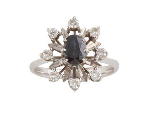 Sortija flor con zafiro oval central y brillantes