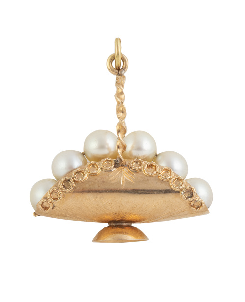 Colgante charm con cesta de oro con perlas