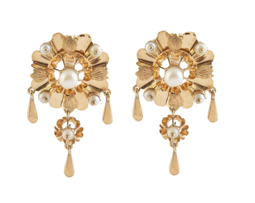 Conjunto de broche y pendientes circulares con hojas grabad