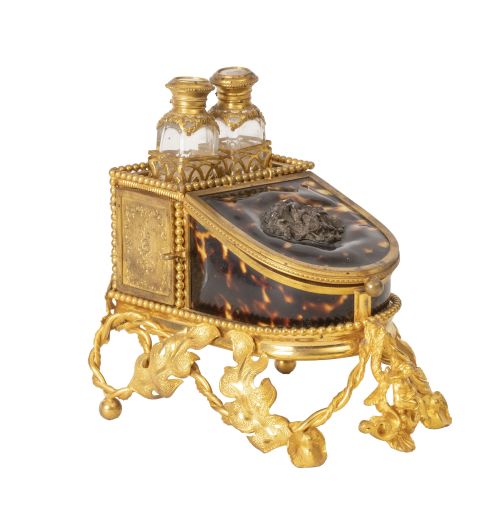 Perfumero de carey montado en bronce dorado, con placa de m