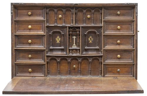 Papelera de madera de nogal y hueso.Trabajo castellano S.