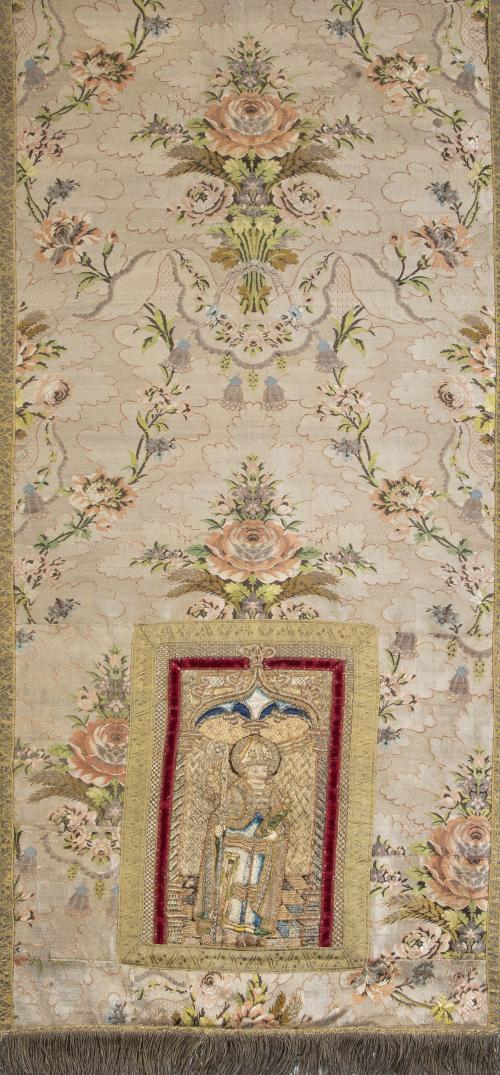 San Isidoro y Santa Florentina.Pareja de tejidos de casul