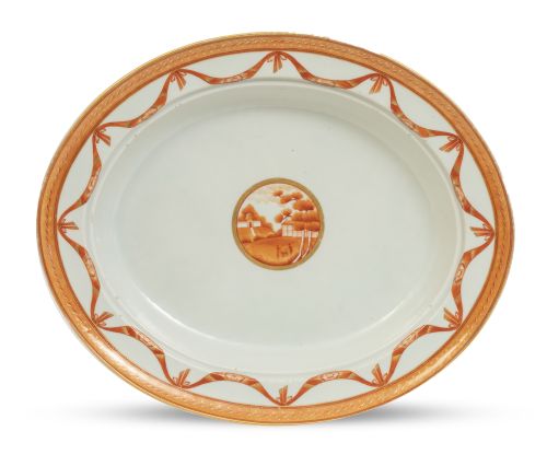 Fuente oval con escurridera de porcelana esmaltada en dorad