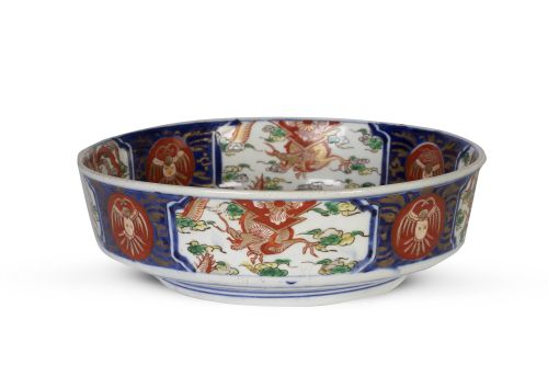 Cuenco de porcelana esmaltada en azul, rojo y dorado, de es