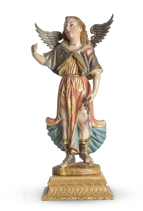 Arcángel.Madera tallada, policromada y dorada, con alas d