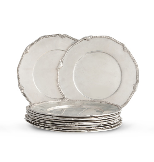 Juego de doce bajoplatos de plata. Con marcas.España, S. 