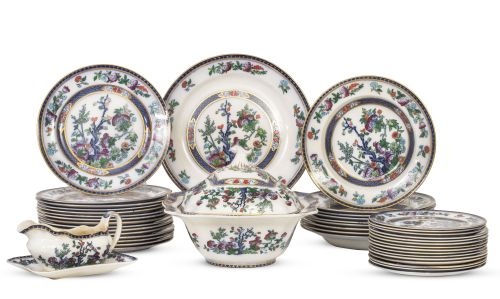 Vajilla de loza pintada y dorada de estilo imari.Cobridge