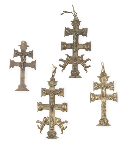 Lote de cuatro cruces de Caravaca de bronce dorado.España