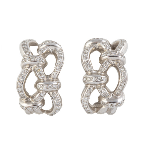 Pendientes de brillantes con diseño de cintas que dibujan o