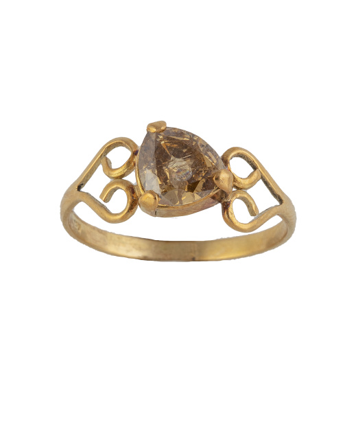 Sortija S.XIX con un diamante brown de talla triangular irr